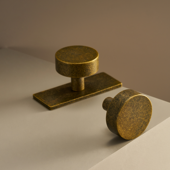 BALBI | Solid Brass Knob With Backplate
