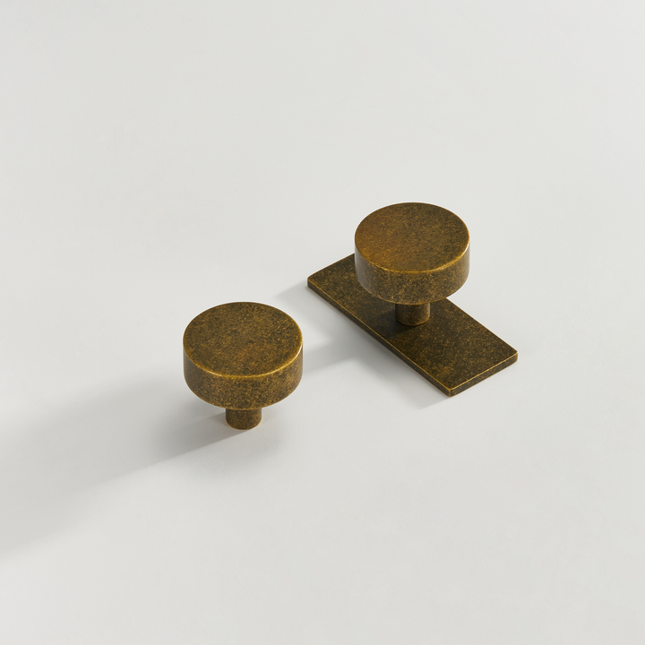 BALBI | Solid Brass Knob With Backplate